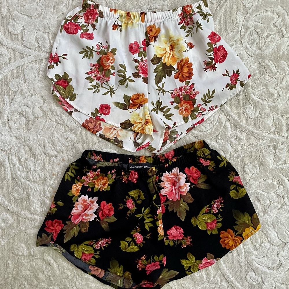 ❌SOLD❌  (2) floral shorts